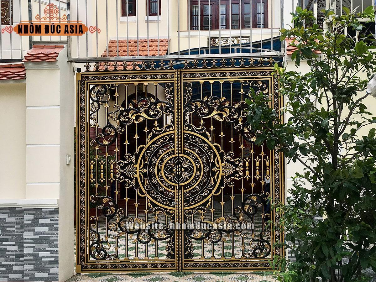 cửa cổng biệt thự hoa lá tây